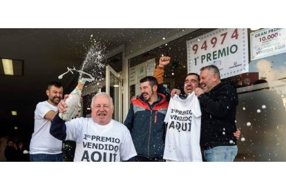 Repartido por muchos puntos de la geografía nacional, el primer premio llegó a la costa de Lugo. EFE