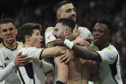 El gol de Carvajal en el minuto 99 de partido desató la locura en el Bernabéu tras culminar el Real Madrid otra remontada. KIKO HUESCA