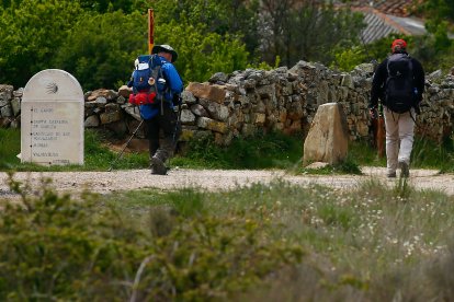 Peregrinos en el Camino de Santiago. RAMIRO.