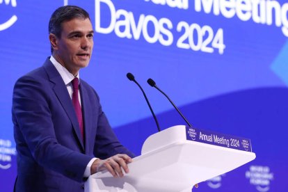 Pedro Sánchez durante su intervención en el foro de Davos este miércoles. FERNANDO CALVO