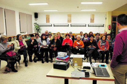 Una de las actividades realizadas por un nómada de Ineco en Carrizo de la Ribera. FERNANDO OTERO