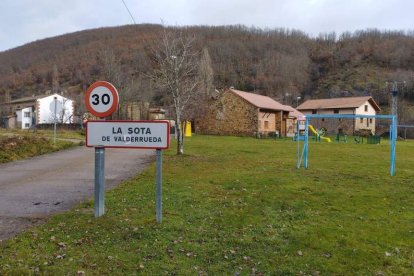 Entrada al pueblo de La Sota de Valderrueda. CAMPOS