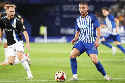 David Soto en una jugada del partido disputado ante el Sabadell el pasado nueve de septiembre. REDACCIÓN.