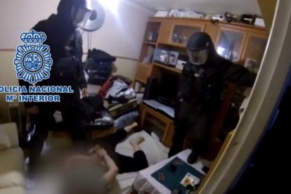 Una de las últimas intervenciones con un ciberdelincuente. POLICÍA NACIONAL