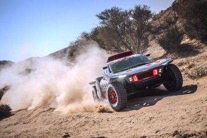 El piloto español Carlos Sainz lidera el Dakar. MARCELO MARAGNI