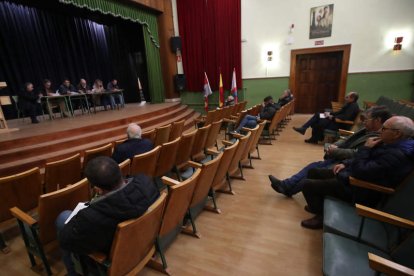 Una de las últimas asambleas de regantes celebrada a finales del año pasado en Ponferrada. DL