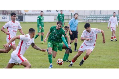 El partido Atlético Astorga-Júpiter tuvo intensidad. MARÍA FUENTES