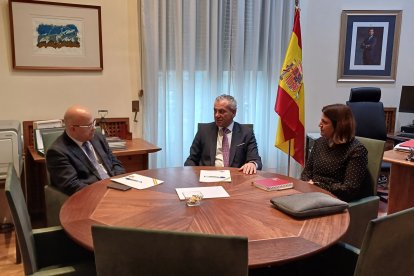 Reunión del delegado del Gobierno con la directora de la Ciuden. DL