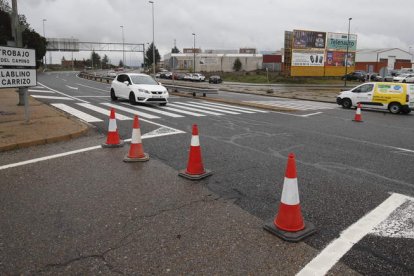 El giro desde la N-120 hacia Trobajo está cortado desde el 9 de diciembre. RAMIRO