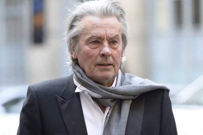 La polémica rodea el delicado estado de salud de Alain Delon. DL