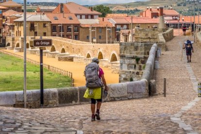 Imagen de Hospital de Órbigo (León) elegida por Correos para promocionar el Camino de Santiago en todo el mundo. ICAL