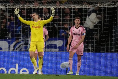 La Deportiva no jugó un buen partido en Riazor y lo pagó con derrota. L. DE LA MATA