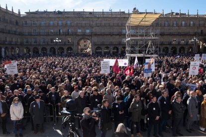 Mañueco participó en la concentración de Salamanca. JESÚS FORMIGO