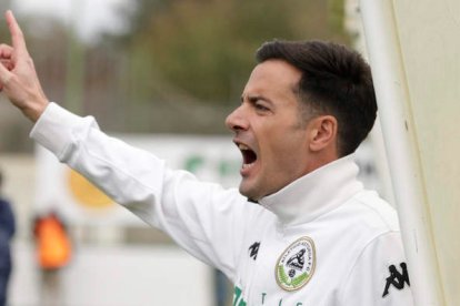 José Luis Lago, entrenador del Atlético Astorga. FERNANDO OTERO