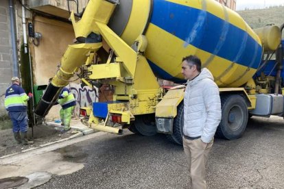 El concejal Roberto Mendo revisó el inicio de las obras en el barrio de La Estación. DL