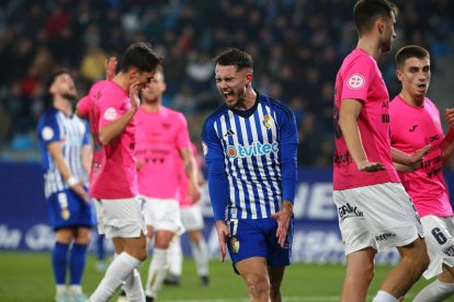 Carrique muestra la imagen de la desesperación de su equipo, que no encontró la forma de hincarle el diente a un rival que se cerró tras el 0-1 y lo hizo con orden. L. DE LA MATA