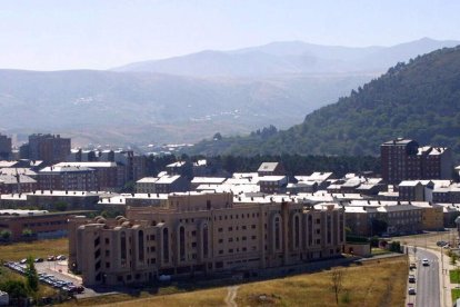 La residencia de ancianos de Flores del Sil (Ponferrada). ANA F. BARREDO