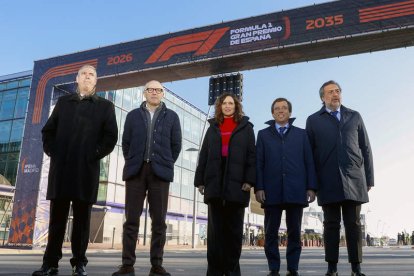 De los Mozos, Domenicali, Díaz Ayuso, Martínez Almeida y Asensio en la presentación del GP. JIMÉNEZ