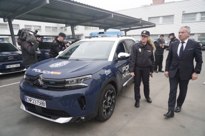 El delegado del Gobierno, Nicanor Sen, durante la presentación de la nueva flota de vehículos de la Policía Nacional en Castilla y León. RUBÉN CACHO