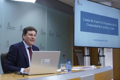 El consejero de Economía y portavoz, Carlos Fernández Carriedo, informa de la reunión del Consejo de Gobierno de la Junta de Castilla y León