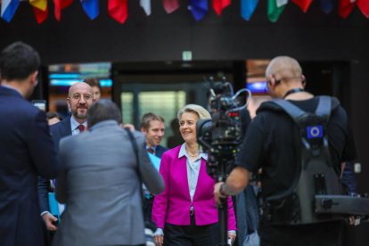 El presidente del Consejo, Charles Michel y la presidenta de la Comisión, Ursula von der Leyen. OLIVIER MATTHIS