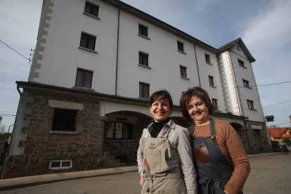 El Hostal Salomé, el lugar donde comieron los Reyes durante su visita oficial al Bierzo en 1999 y donde Juan Luis Cano (Gomaespuma) escribió su novela 'Yo fui Santa' se vende por 700.000 euros.