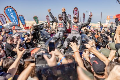 Carlos Sainz y Lucas Cruz en el Dakar 2024