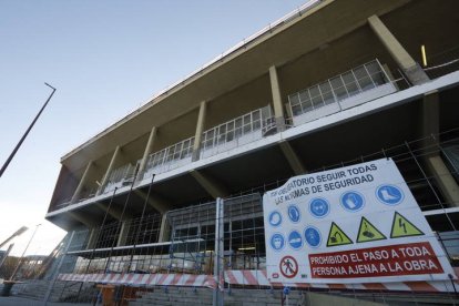 El Palacio de Deportes de León sigue en obras.