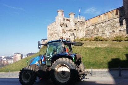 El campo estalla con una nueva tractorada en León.