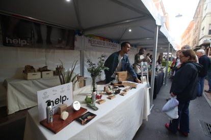 Imagen del Mercado de Otoño celebrado en la calle Real de Ponferrada