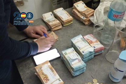 Operación contra organización criminal dedicada a la venta de cocaína en Zaragoza, Madrid y León.