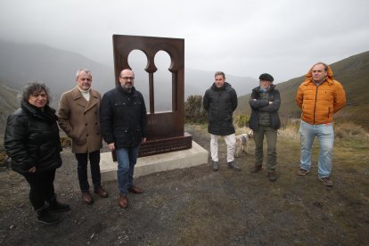 El alcalde de Ponferrada y el concejal de Turismo, en la inauguración. L. DE LA MATA