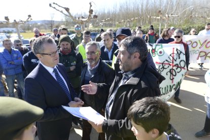 Los agricultores reciben al consejero Gerardo Dueñas