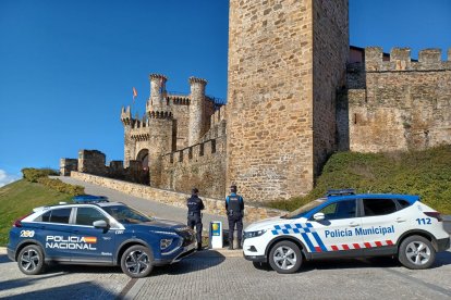 Agentes de la Policía Nacional y de la Policía Local de Ponferrada.