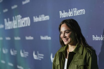 La marquesa de Griñón Tamara Falcó posa a su llegada al desfile de presentación de la colección otoño-invierno 2024/2025 de Pedro del Hierro