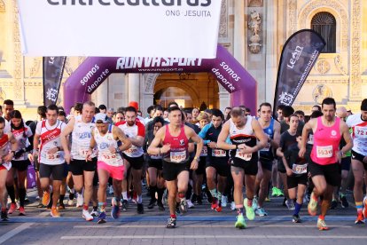 Imagen del evento solidario Corre por una Causa en la plaza de San Marcos.