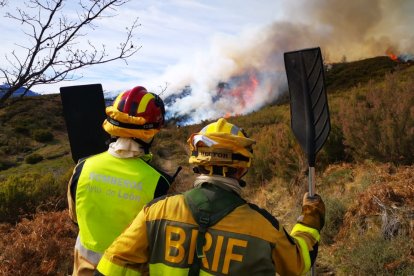 Quema controlada de los Bomberos de León