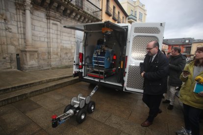 El nuevo robot fresador, en su presentación esta mañana en el Ayuntamiento.