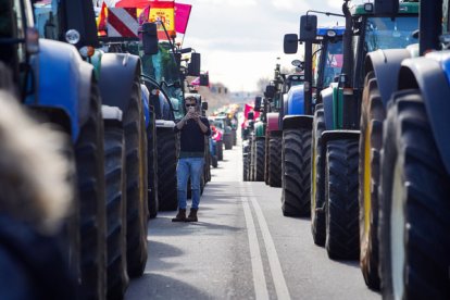 Las organizaciones agrarias Asaja, Ugal-Upa, Ucale-Coag y UCCL celebran una tractorada por las calles de León bajo el lema ‘Exigimos precios rentables y normas flexibles’.