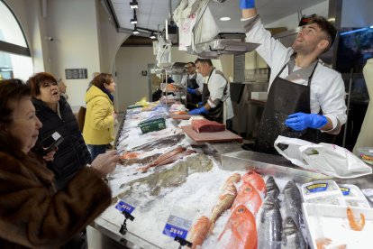 El mercado del Conde Luna estrenó este viernes la primera fase de las nuevas instalaciones.