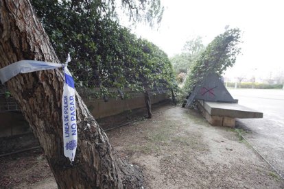 El cadáver del bebé de ocho meses fue hallado este domingo en un banco. EFE