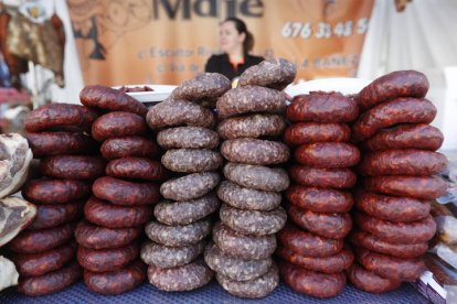 Chorizo de León durante una feria.