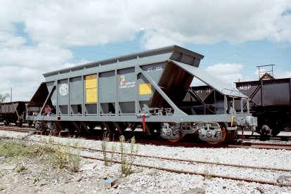 Uno de los vagones tolva del antiguo tren minero entre Cubillos y Villablino