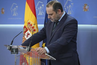 El exministro José Luis Ábalos, durante la rueda de prensa que ha ofrecido este martes en el Congreso.