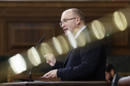 El portavoz del PP, Miguel Tellado interviene en la sesión de control al Gobierno este miércoles en el Congreso.- EFE/  Mariscal