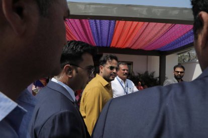 Akash Ambani recibe a los invitados a los festejos preios a la boda de Anant Ambani y Radhika Merchant's.