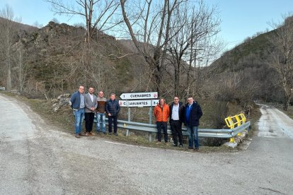 El vicepresidente y diputado de Infraestructuras y el portavoz leonesista en la institución provincial visitan el municipio de Burón