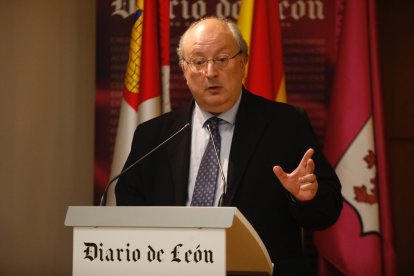 El presidente del CES, Enrique Cabero, en su intervención en el congreso.