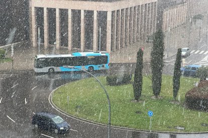 Nieva en la capital leonesa.