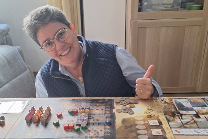 Carmen G. Giménez, con el juego.